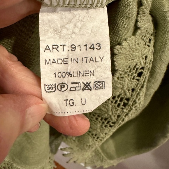 Sleeveless Green Tunic with Lace Trim - Picture 3 of 3